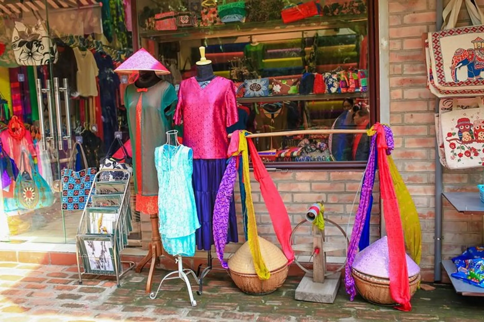 Cycle Tour Hanoi Thay Tay Phuong Pagoda 1 Day